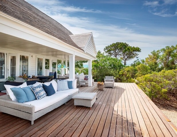 Louisville custom deck company completing a quality residential deck build