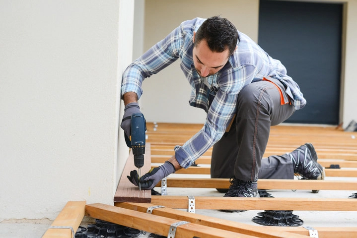 Experienced Louisville deck contractors building a customized backyard deck